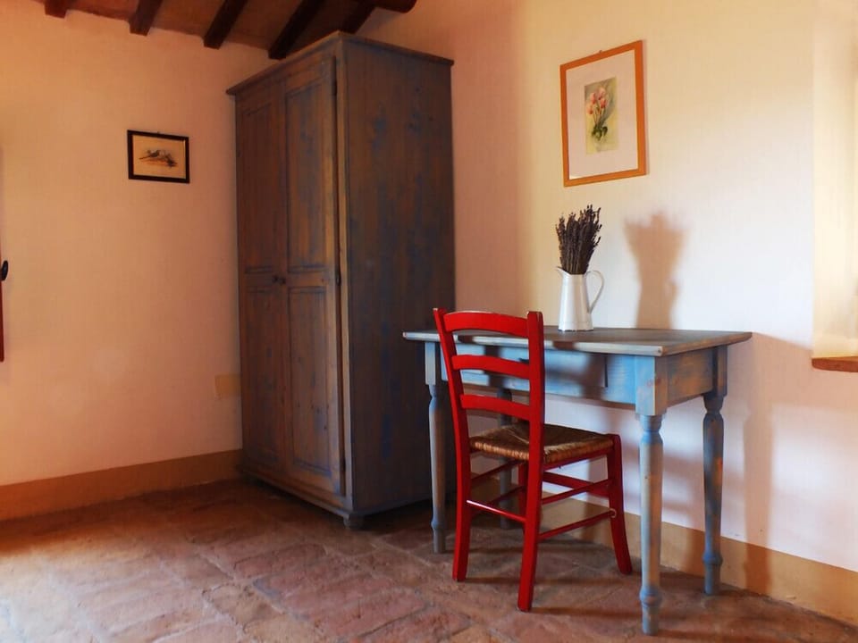 Exclusive Apartment, 3 Bedrooms | Desk, free WiFi, bed sheets