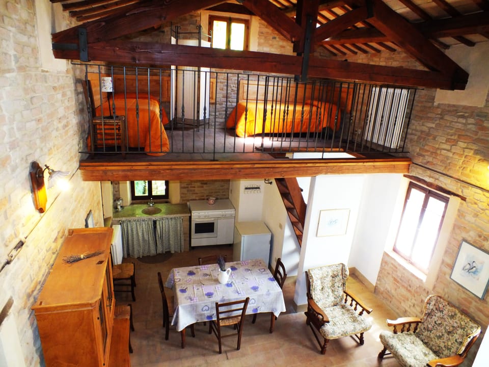 Exclusive Apartment, 3 Bedrooms | Desk, free WiFi, bed sheets