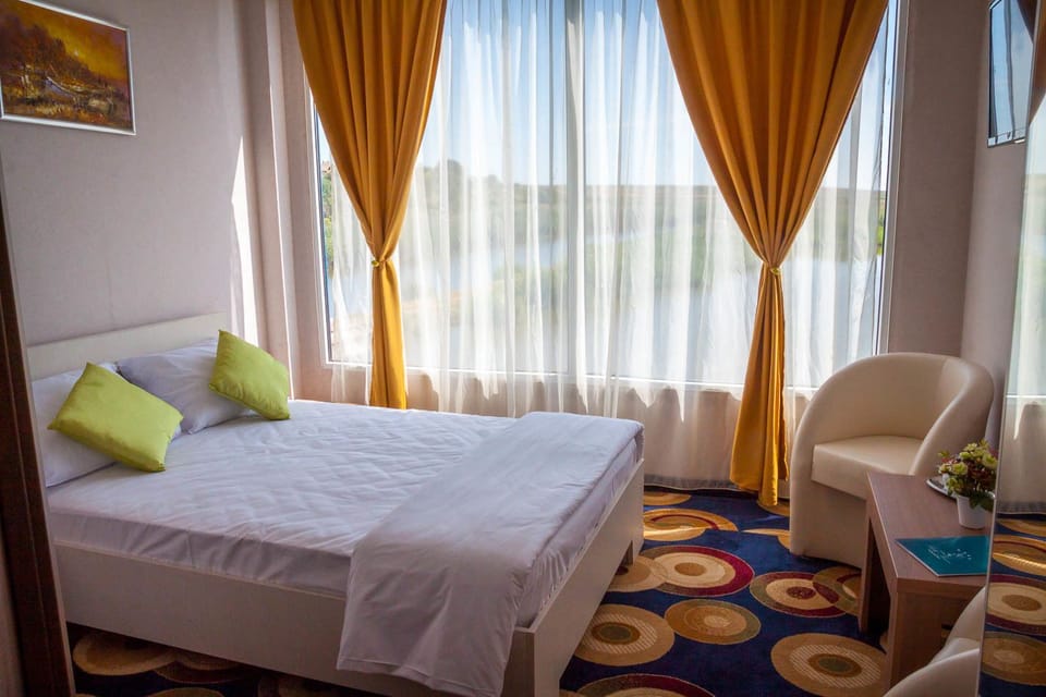 Standard Apartment | In-room safe, iron/ironing board (on request), WiFi (free), bed sheets