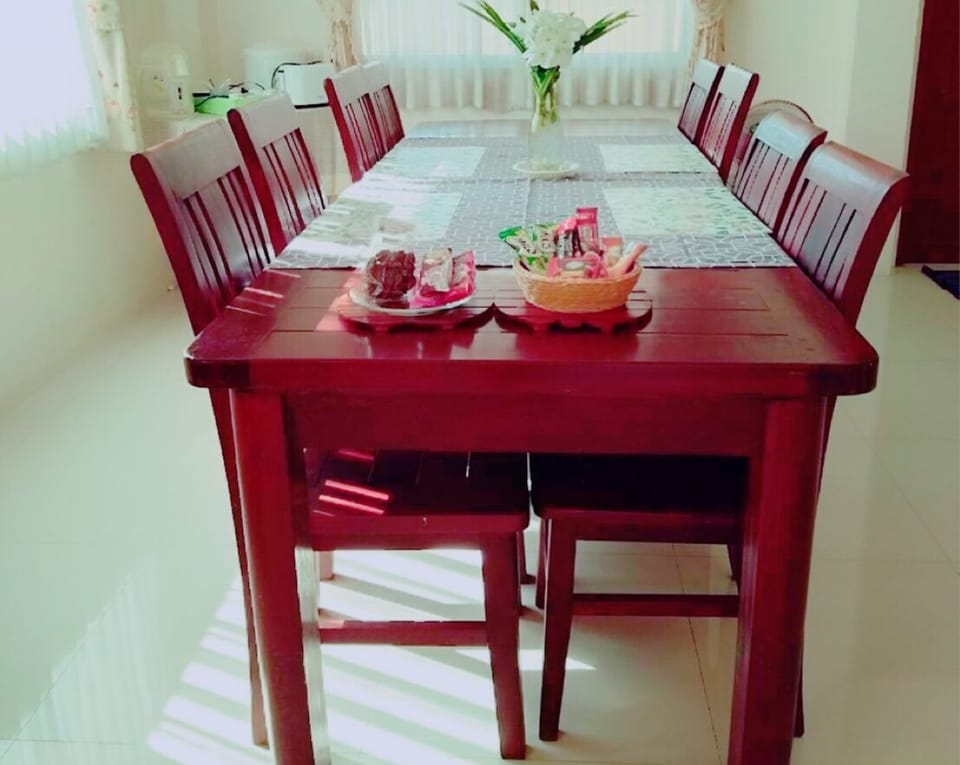 Three Bedrooms House | Shared kitchen | Fridge, microwave, stovetop, electric kettle
