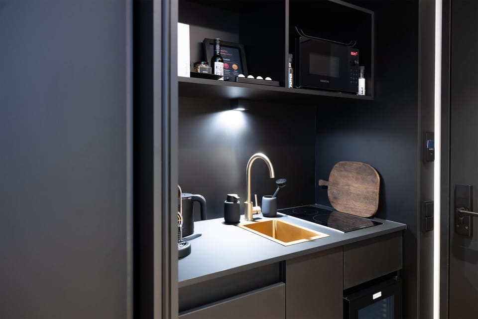 Schaezler Suite 2 | Private kitchenette | Espresso maker, coffee/tea maker, electric kettle