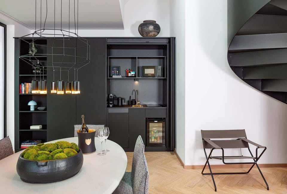 Signature Pool Suite | Private kitchenette | Espresso maker, coffee/tea maker, electric kettle