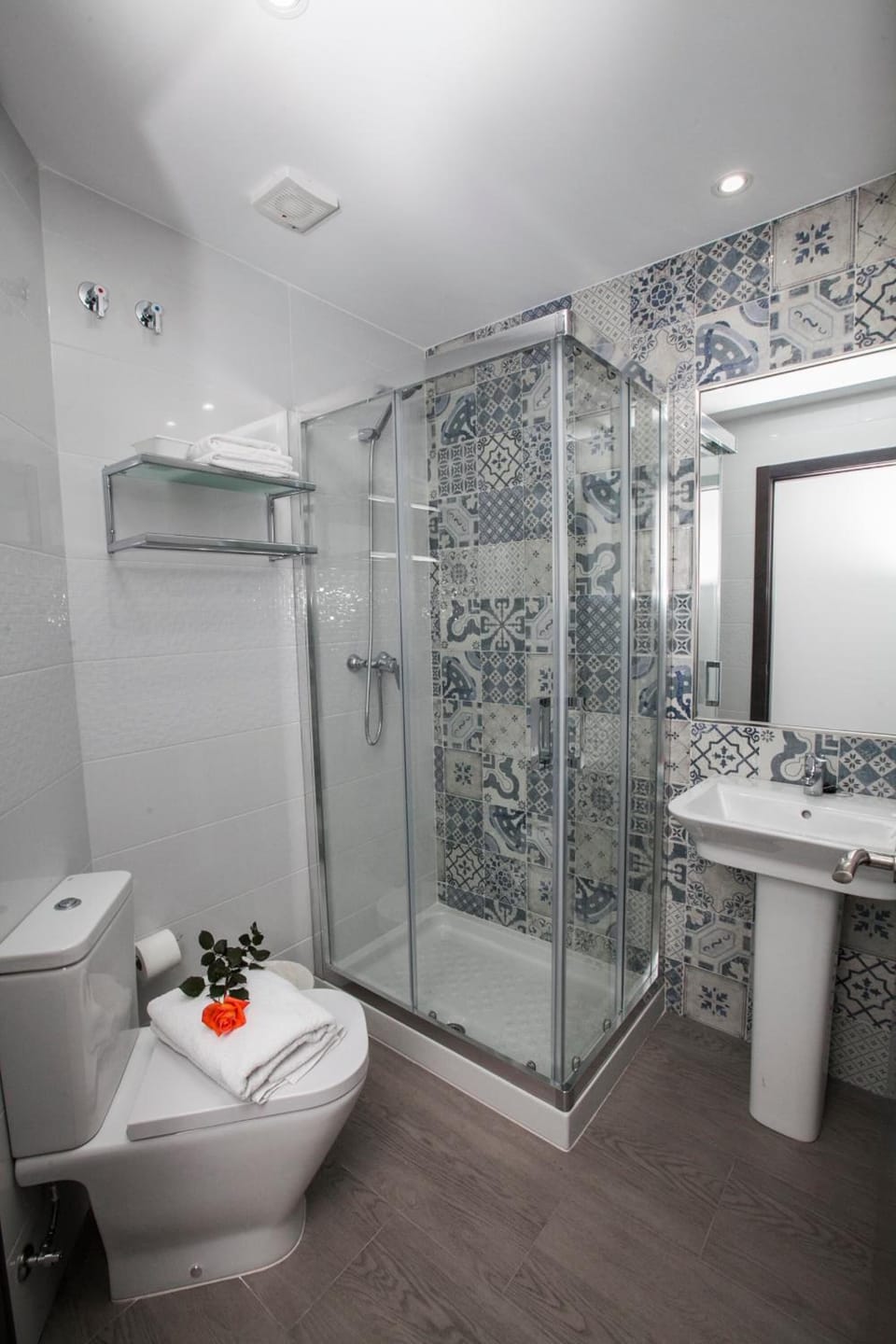 Shower, free toiletries, hair dryer, towels