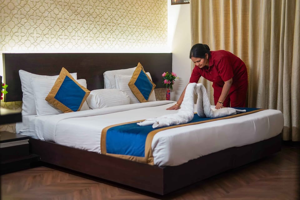 Deluxe Room | 1 bedroom, minibar, in-room safe, desk