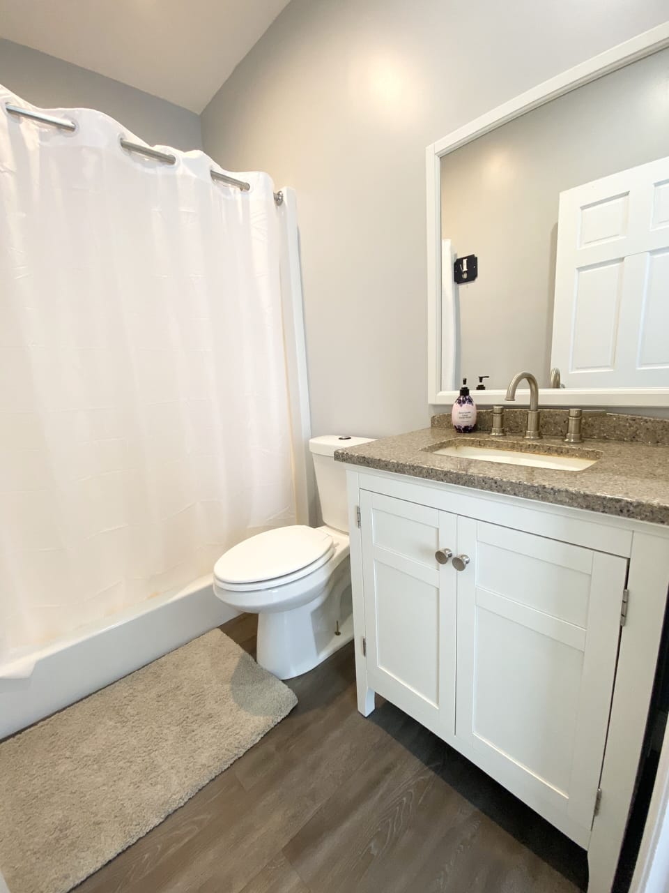 Full Bathroom 2- Upper Level