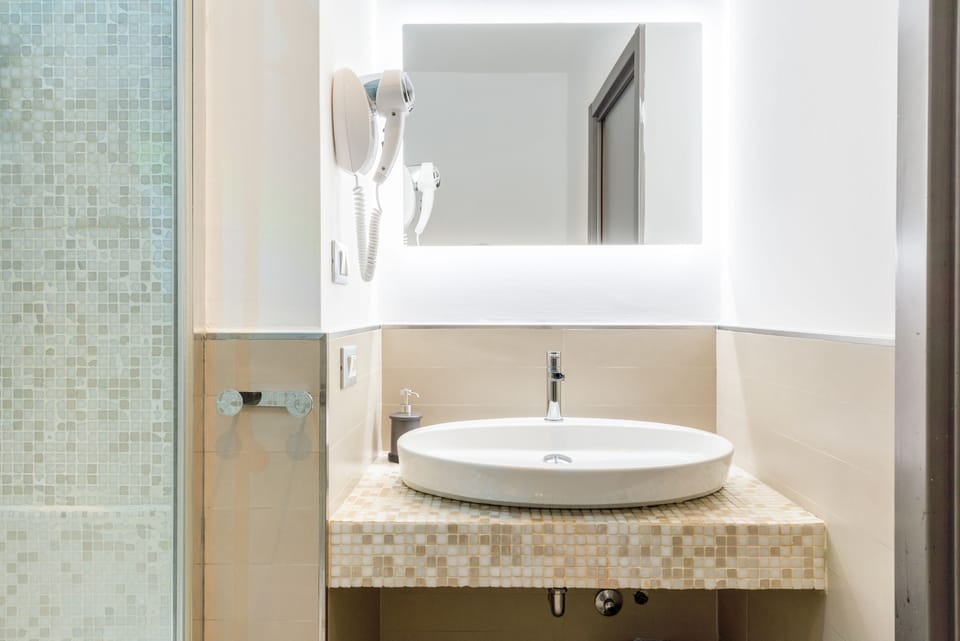 Bathroom sink