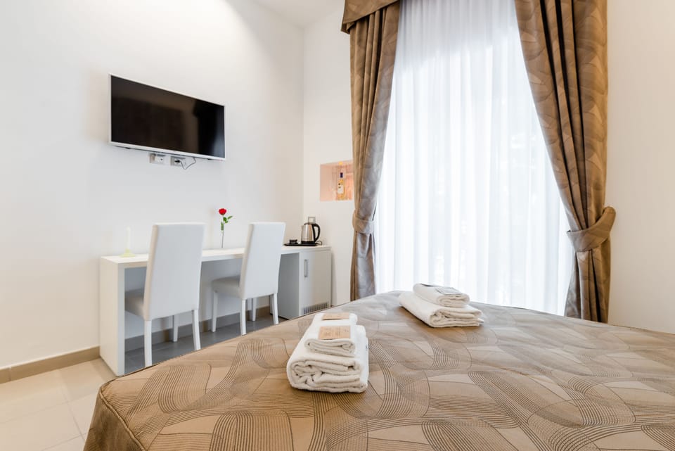 1 bedroom, minibar, in-room safe, desk