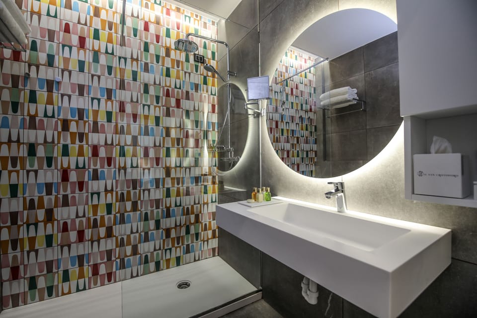 Executive Room, Multiple Beds, Non Smoking, Annex Building | Bathroom | Free toiletries, hair dryer, slippers, bidet