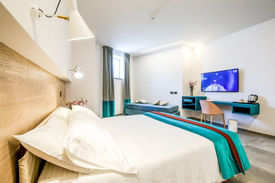 Executive Room, Multiple Beds, Non Smoking, Annex Building | Premium bedding, minibar, in-room safe, individually furnished