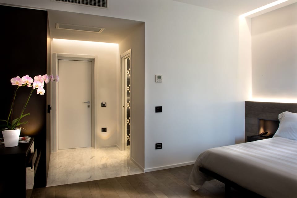 Deluxe Room, 1 Bedroom, Mountain View, Tower (Vesuvius view) | Premium bedding, minibar, in-room safe, individually furnished