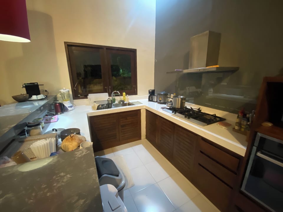 Deluxe Villa, 4 Bedrooms | Private kitchen | Fridge, microwave, stovetop, electric kettle