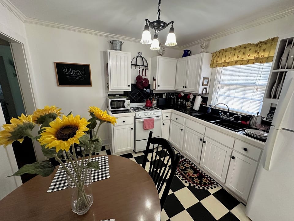 The Hummingbird Cottage | Private kitchen | Coffee/tea maker, shared fridge, shared microwave, oven