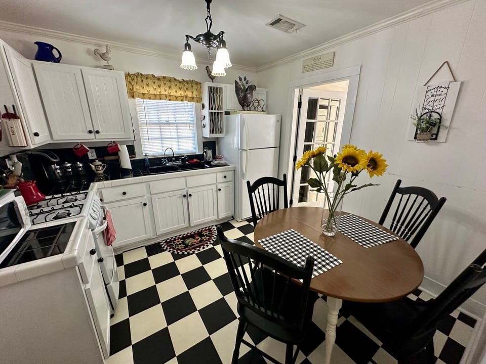 The Hummingbird Cottage | Private kitchen | Coffee/tea maker, shared fridge, shared microwave, oven