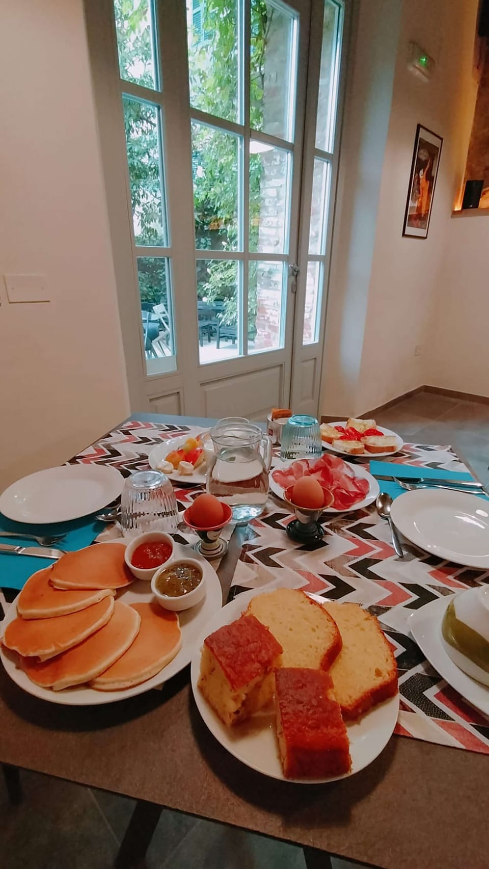 Daily buffet breakfast for a fee