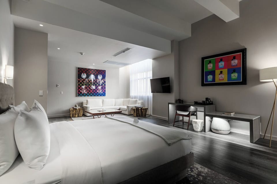 Suite (Hospitality) | Premium bedding, down comforters, Tempur-Pedic beds, minibar