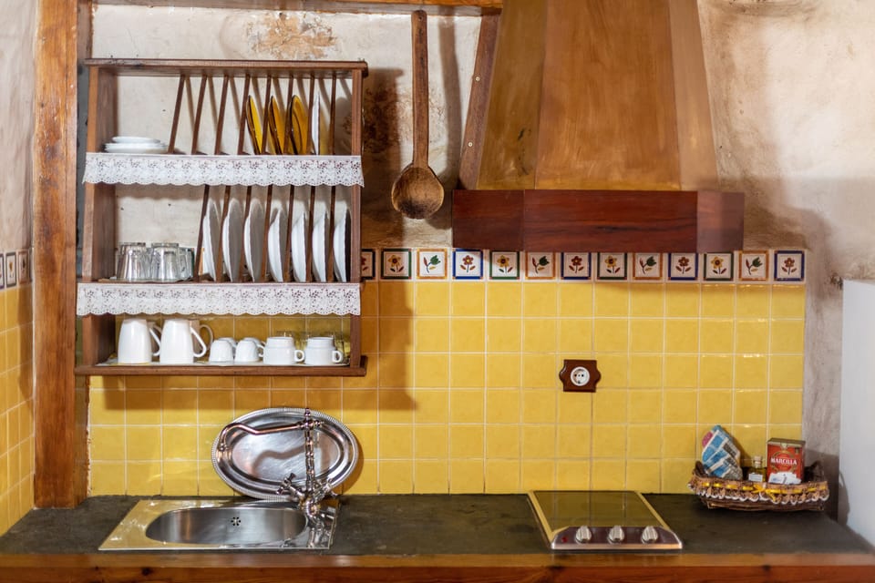 Cottage, 1 Bedroom (Toto) | Private kitchen | Fridge, stovetop, coffee/tea maker, electric kettle