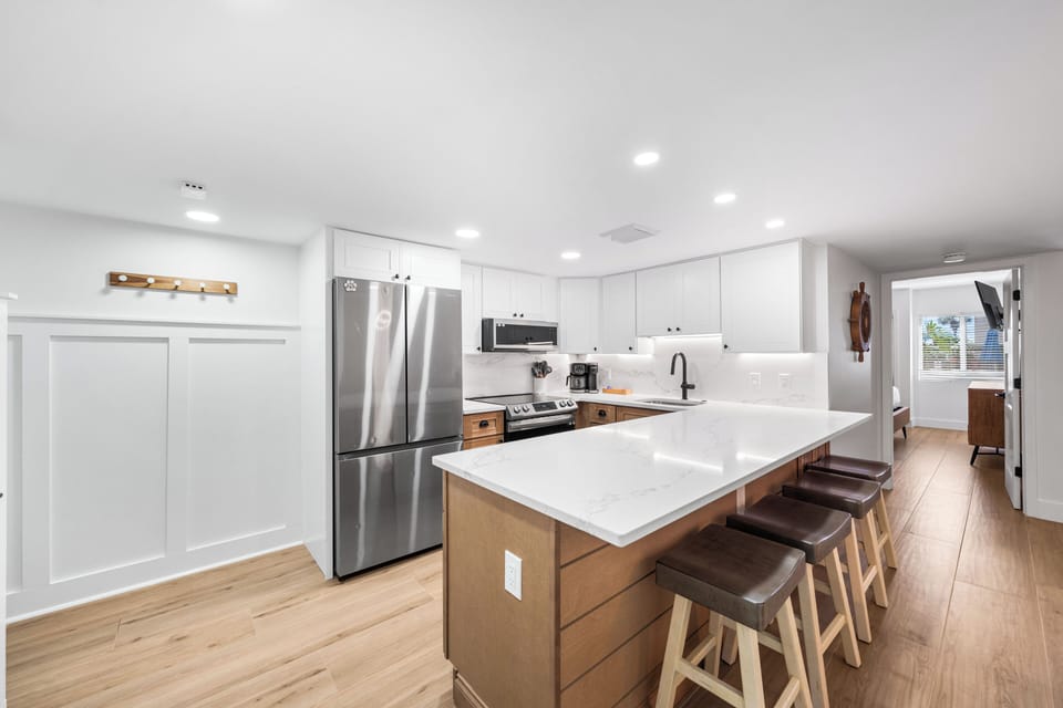 Kitchen / Breakfast Bar