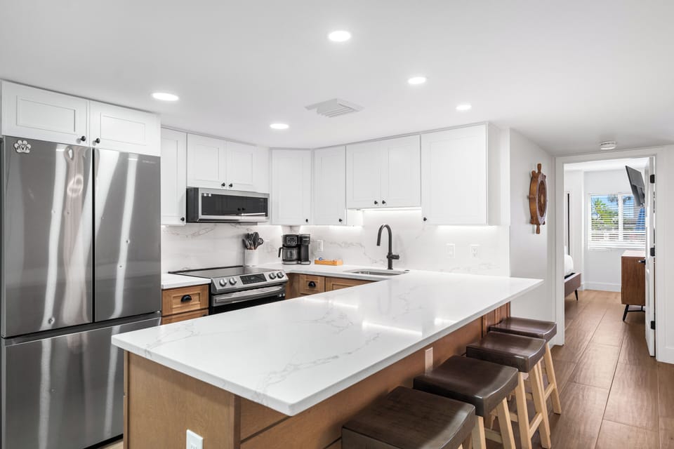 Kitchen / Breakfast Bar