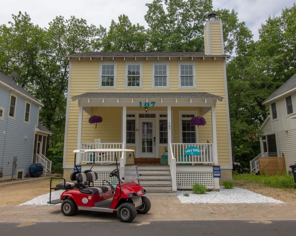 Welcome To Lazy Daze - view of the home front the street