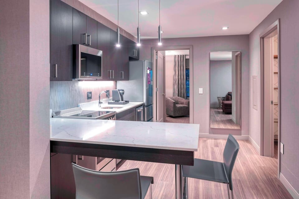 Full-size fridge, microwave, stovetop, dishwasher