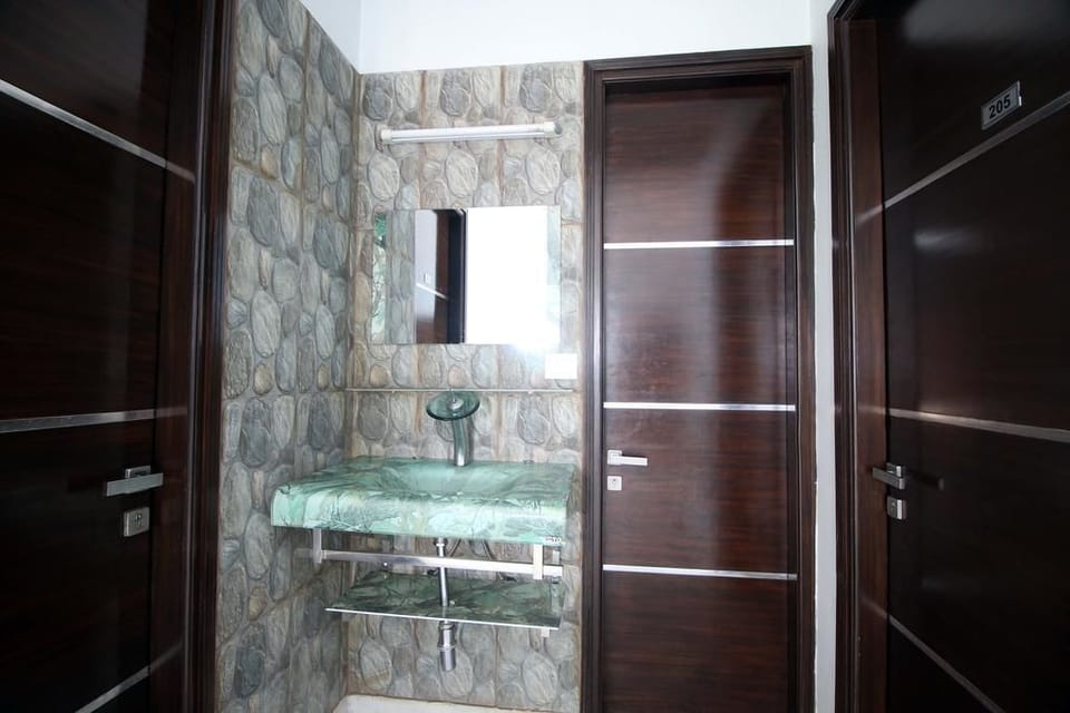 Shower, towels