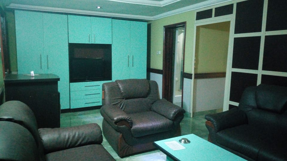 Suite | Living area | Flat-screen TV