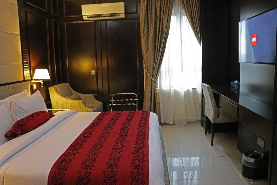 Executive Room | Desk, free WiFi, bed sheets
