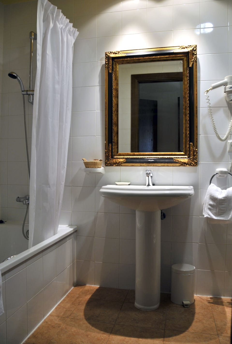 Double Room, Valley View | Bathroom | Deep soaking tub, free toiletries, hair dryer, slippers