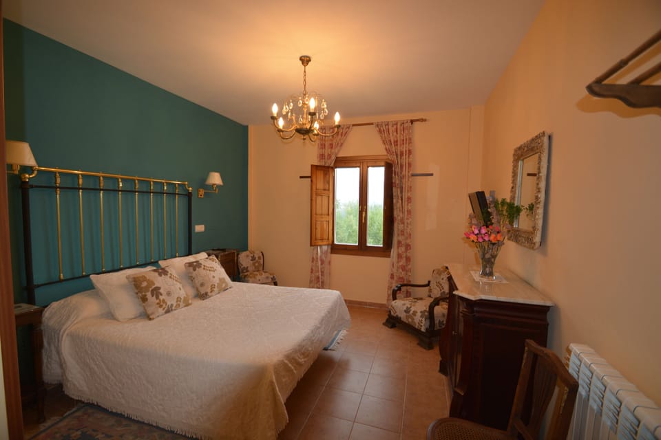 Double Room, Valley View | Desk, blackout drapes, free WiFi, bed sheets