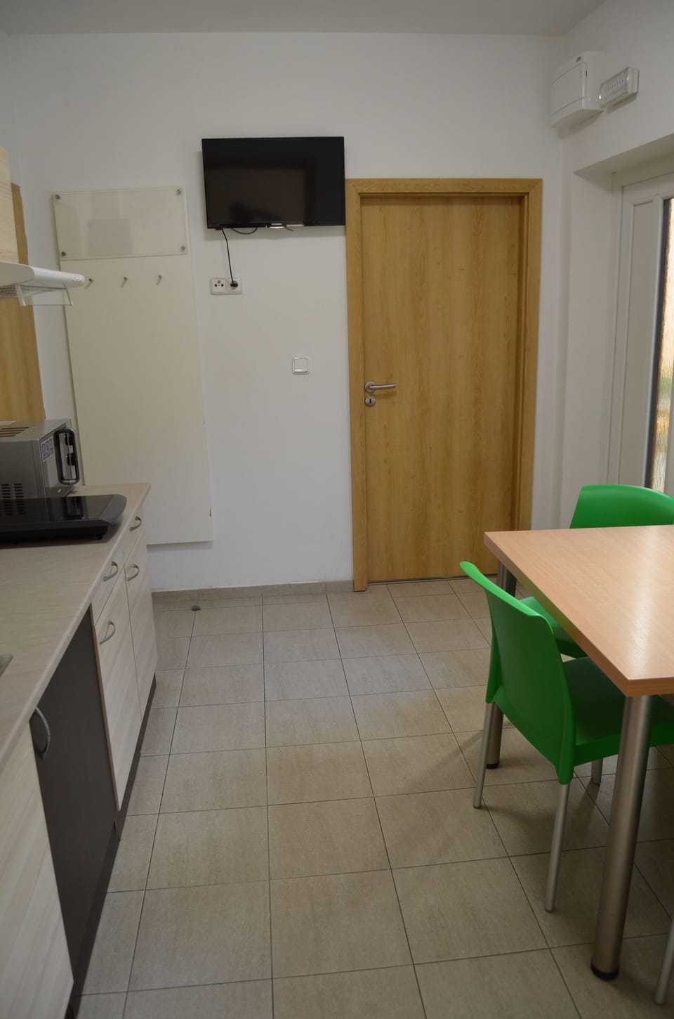 Standard Apartment, Terrace, Garden Area | Private kitchen | Stovetop, electric kettle, cookware/dishes/utensils