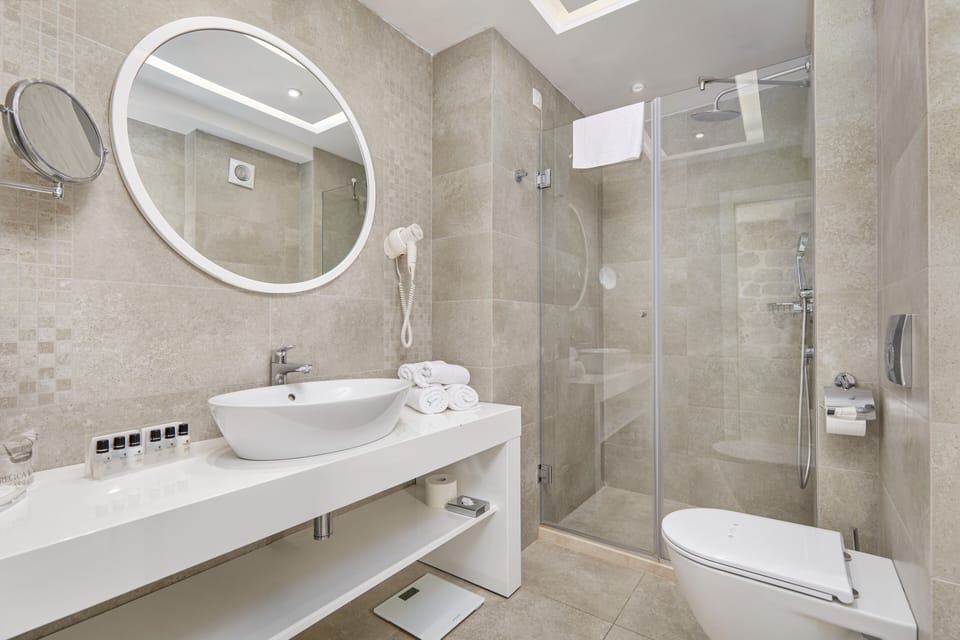 Shower, free toiletries, hair dryer, bathrobes