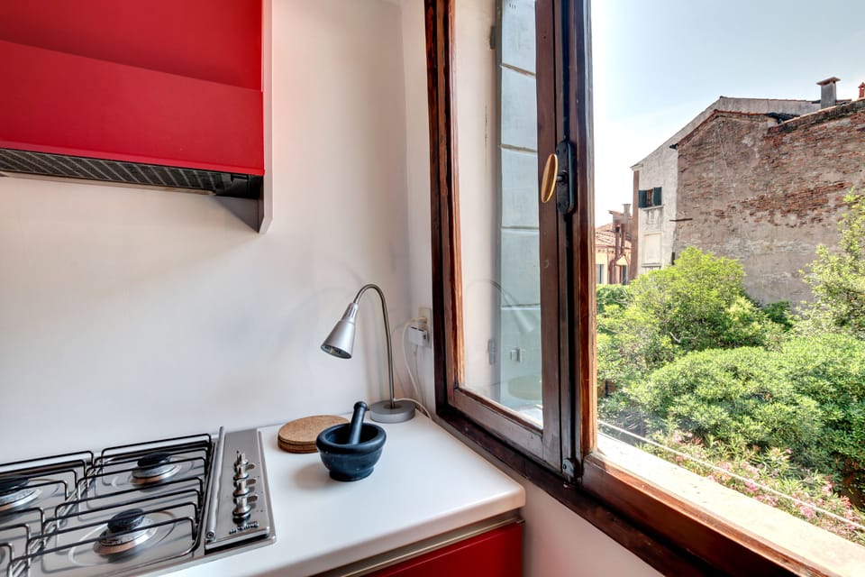 Apartment | Private kitchen | Fridge, oven, stovetop, coffee/tea maker