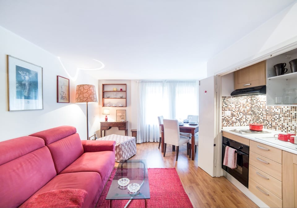 Standard Duplex, 1 Bedroom | Living area | Flat-screen TV