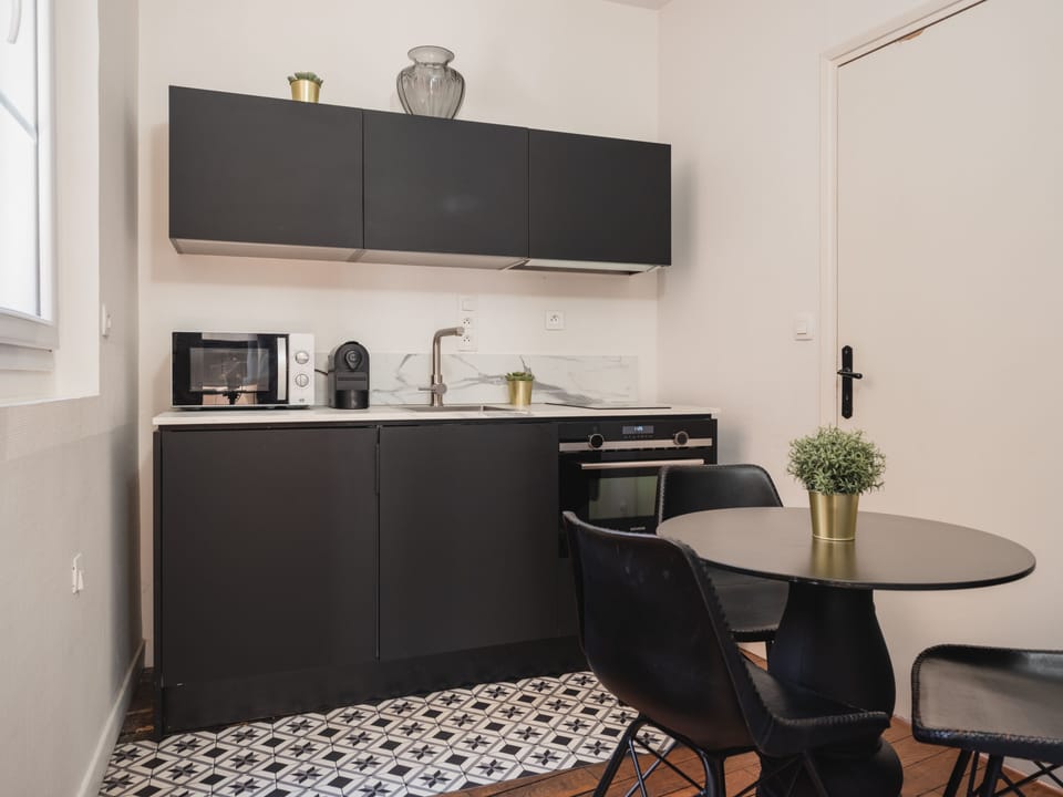 Apartment, 2 Bedrooms | Private kitchen