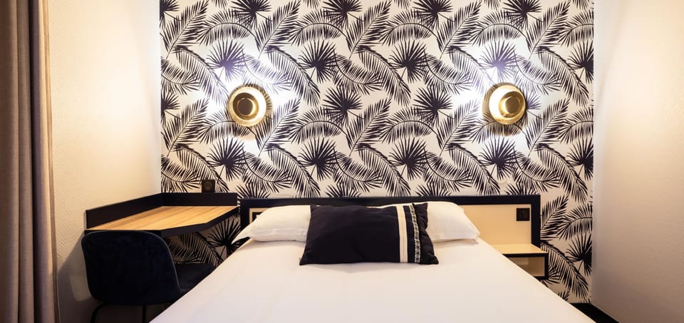 Single Room Cosy, 1 Single Bed | Desk, blackout drapes, soundproofing, free cribs/infant beds