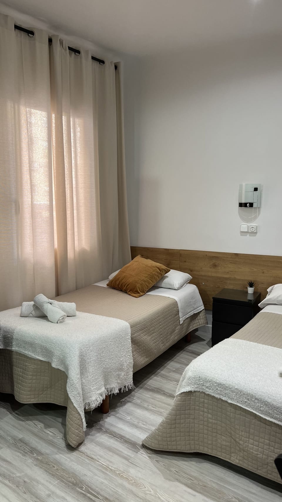 Family Double Room | Free WiFi, bed sheets