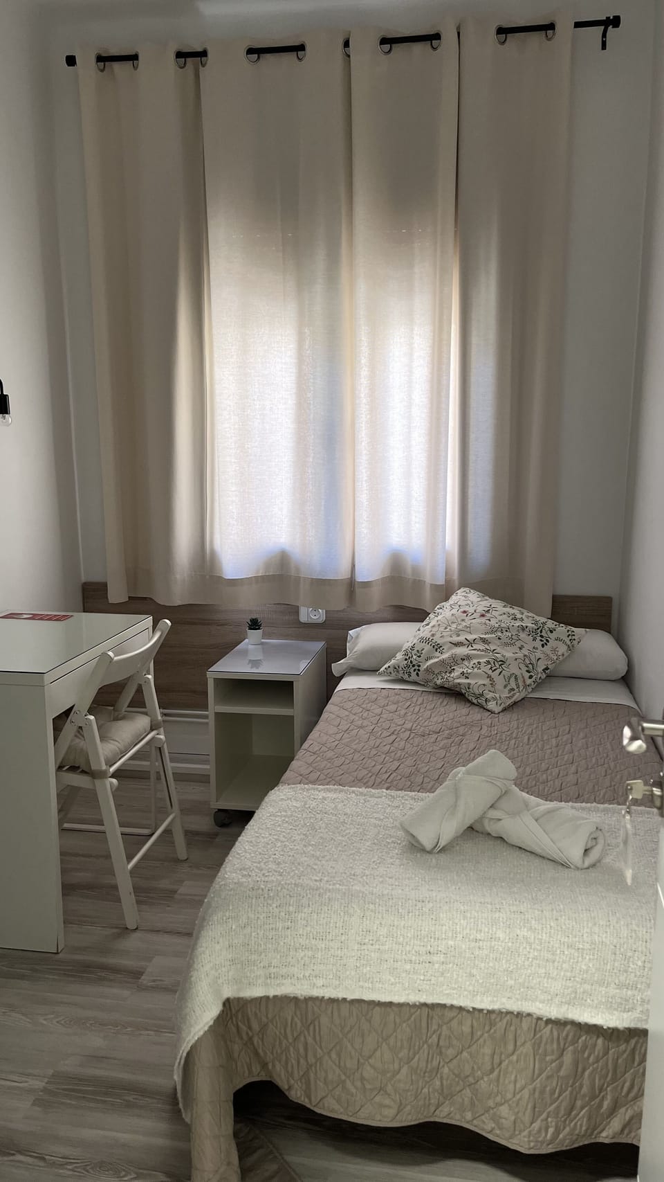 Single Room | WiFi (free), bed sheets