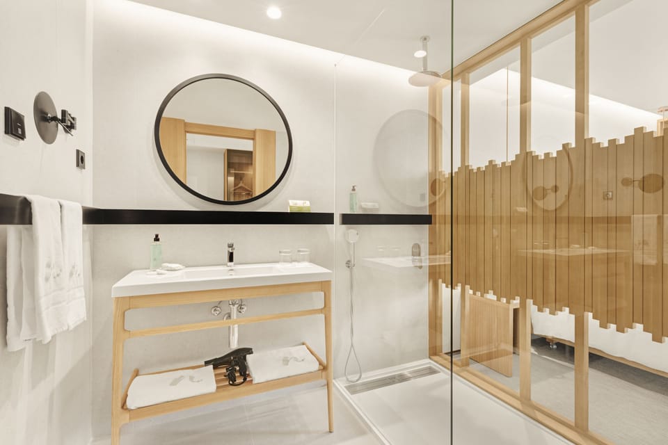 Shower, free toiletries, hair dryer, bathrobes