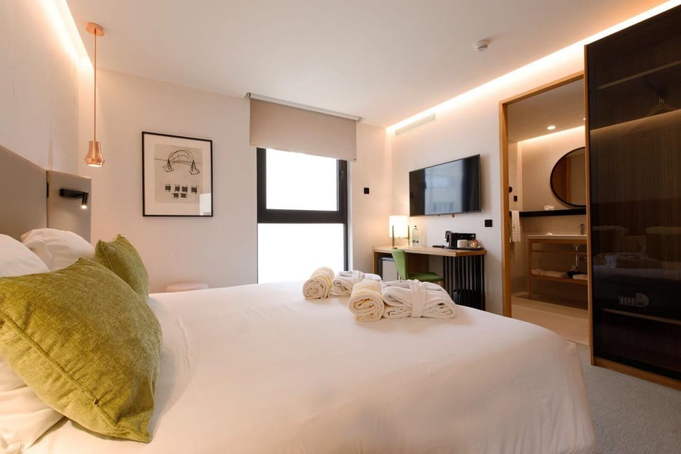 1 bedroom, premium bedding, down comforters, in-room safe