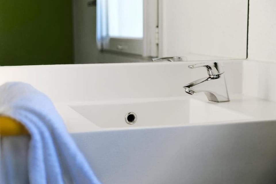 Twin Room (Duo) | Individually furnished, laptop workspace, soundproofing, free WiFi