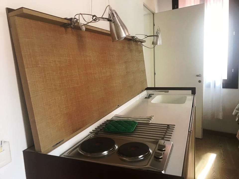 Apartment, 1 Bedroom | Private kitchen | Oven, dishwasher, cookware/dishes/utensils
