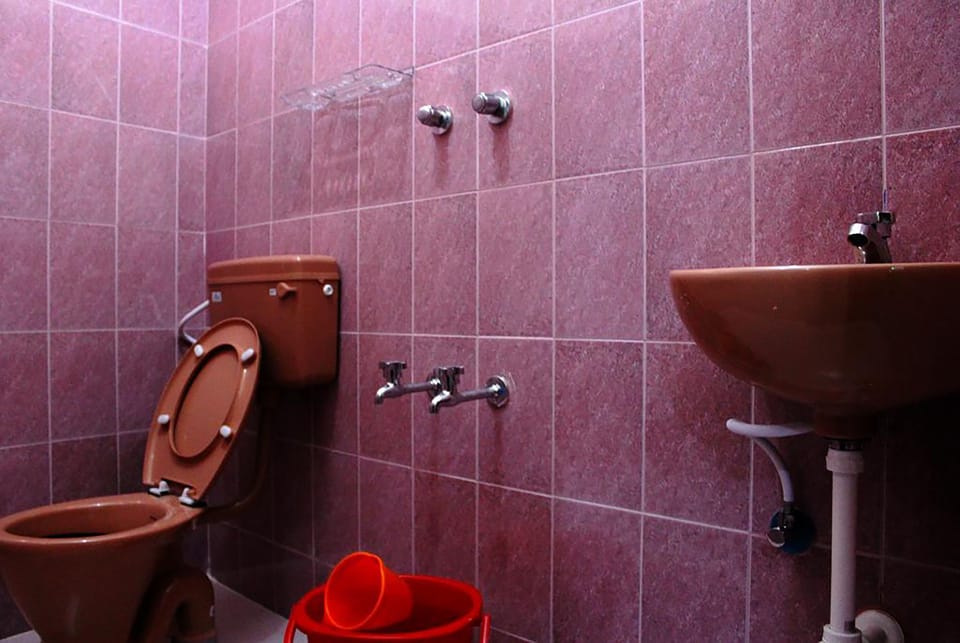 Family Suite, Multiple Beds (AC) | Bathroom | Shower, rainfall showerhead, free toiletries, towels