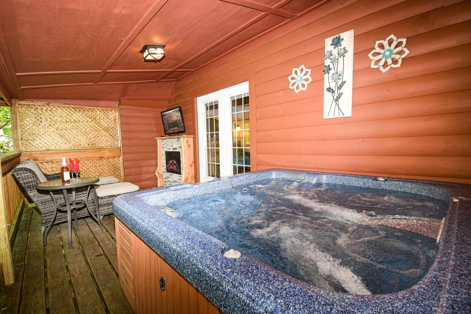 Indoor spa tub
