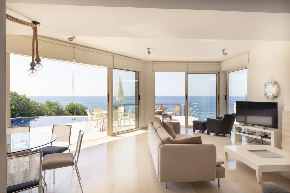 Villa Paradiso Pomos - Living room
