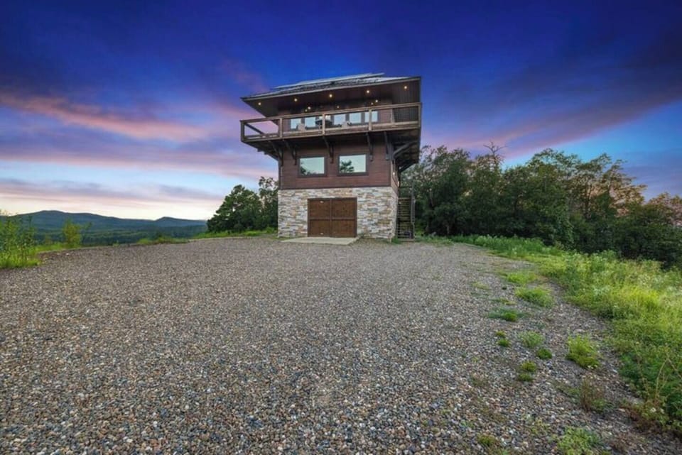Drive up to The Phoenix Rising - your retreat awaits you!