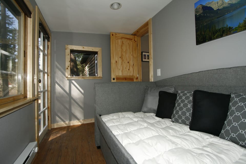 sun room and day bed. Can be used as second bedroom.