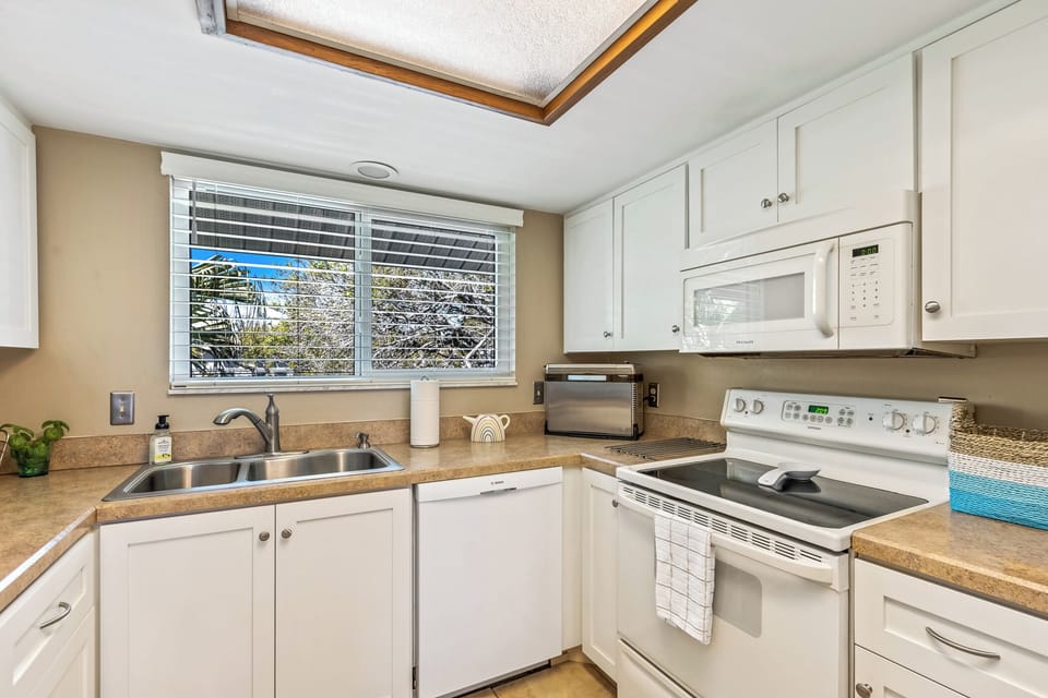 Fully equipped kitchen.