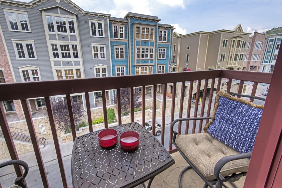 Private Balcony overlooking Main Street Festivities and Parades