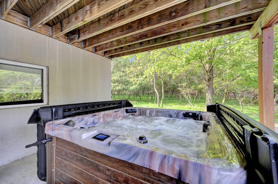 Hot Tub Brand new in 2023