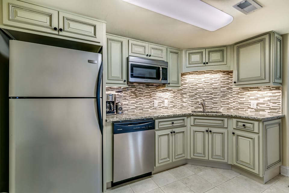 Downstairs Kitchenette w/ table & 2 chairs